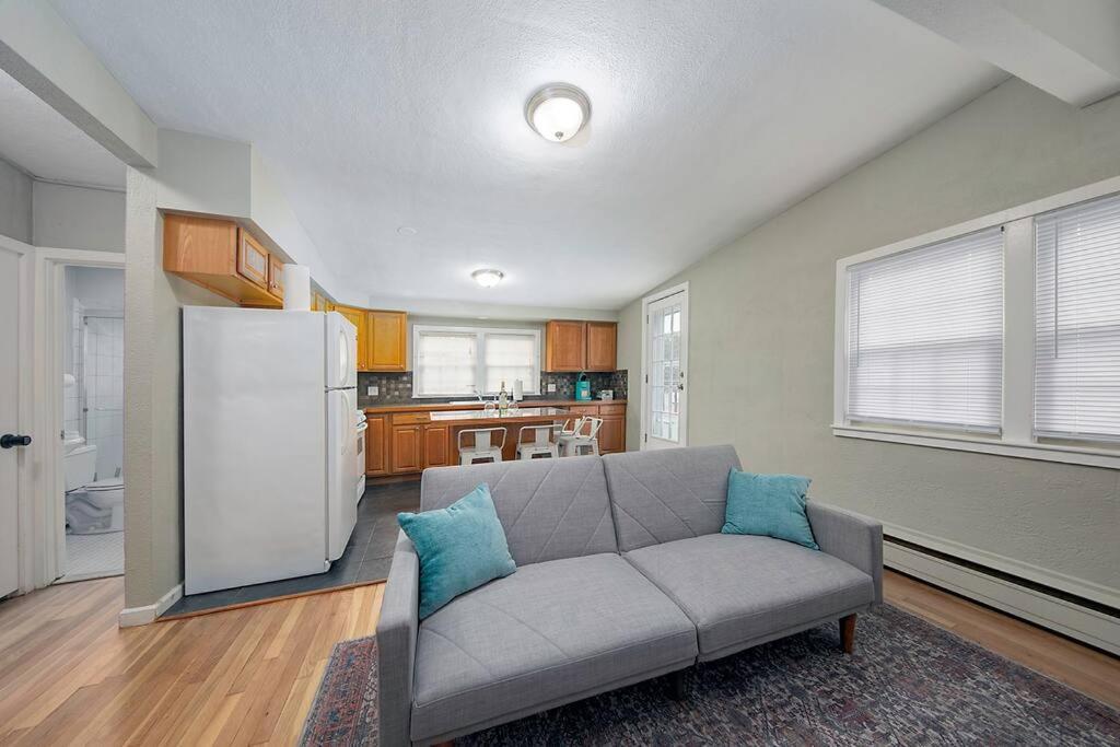 Couples And Beach Lovers Meet Your Needs In One Location Marblehead Exterior photo