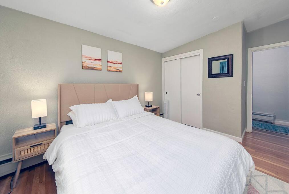 Couples And Beach Lovers Meet Your Needs In One Location Marblehead Exterior photo